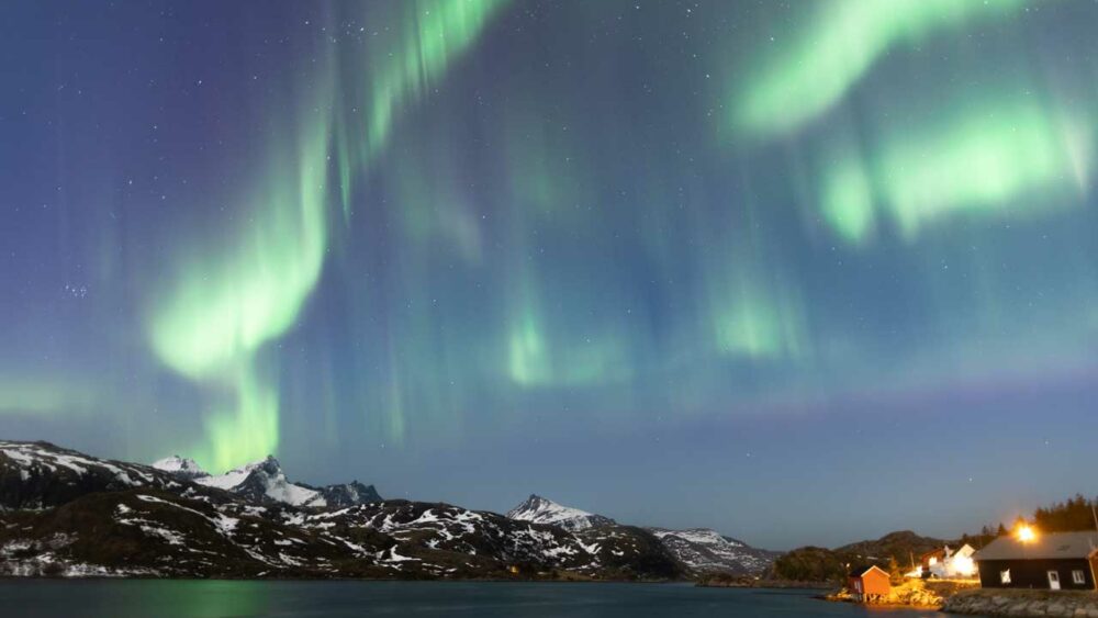 Polarlichter in den Landschaften Lapplands.